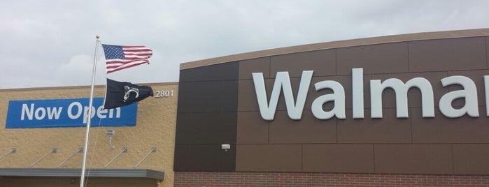 Walmart Supercenter is one of Tempat yang Disukai Jr..