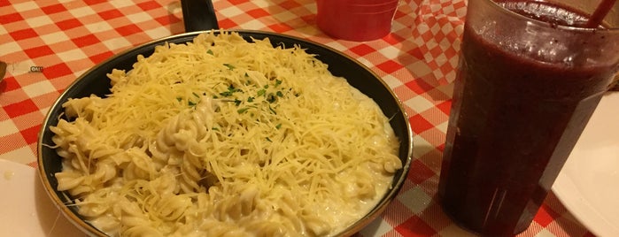 Cheester Es Pasta is one of Albertoさんのお気に入りスポット.