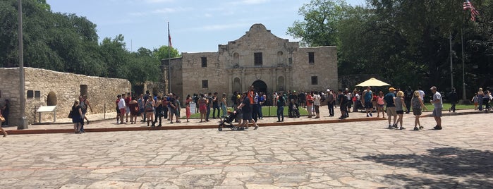 The Alamo is one of Orte, die Mayra Alejandra gefallen.