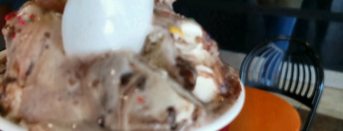 Cold Stone Creamery is one of Restaurants I Been To.