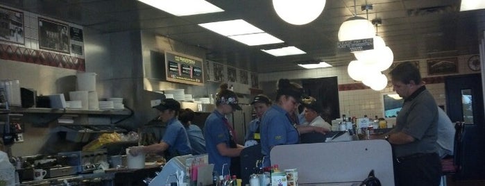 Waffle House is one of Lugares favoritos de Chester.