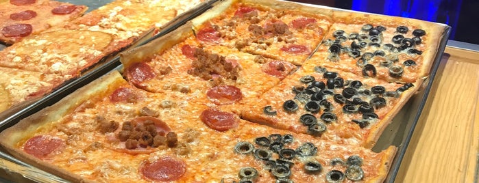 Pizza Amore Regina is one of Lugares guardados de Alejandro.