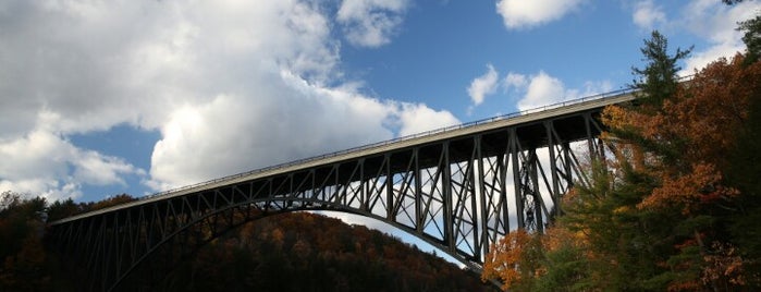 French King Bridge is one of Lugares favoritos de Vinnie.