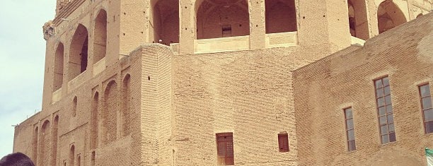 Mausoleo di Oljeitu is one of to do in iran.