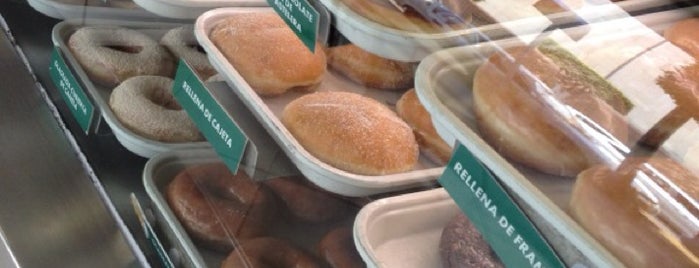 Krispy Kreme is one of León 님이 좋아한 장소.
