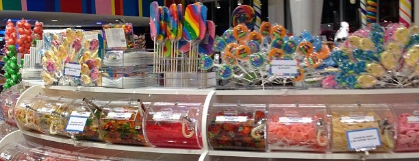 Dylan's Candy Bar is one of Lugares favoritos de Carmen.