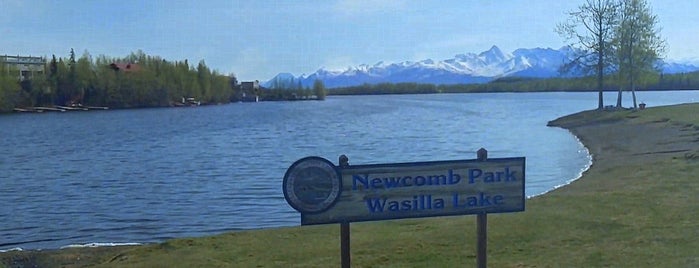 Newcomb Park, Wasilla Lake is one of Lieux qui ont plu à Andrew.