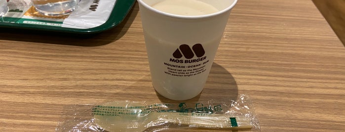 MOS Burger is one of 電源がとれるカフェ.