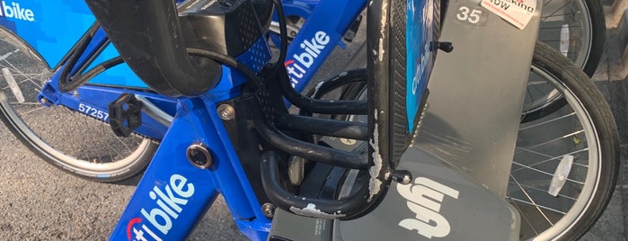 Citi Bike Station is one of Lieux qui ont plu à Albert.