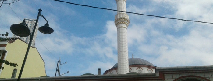 Paşa Camii is one of Tempat yang Disukai Enes.