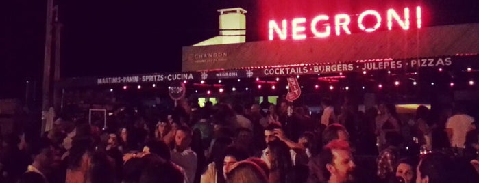 Negroni Beach Bar Manantiales is one of Caro'nun Beğendiği Mekanlar.