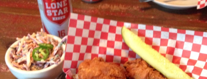Lucy's Fried Chicken is one of สถานที่ที่ Dianey ถูกใจ.