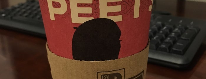 Peet's Coffee & Tea is one of Medinaさんのお気に入りスポット.