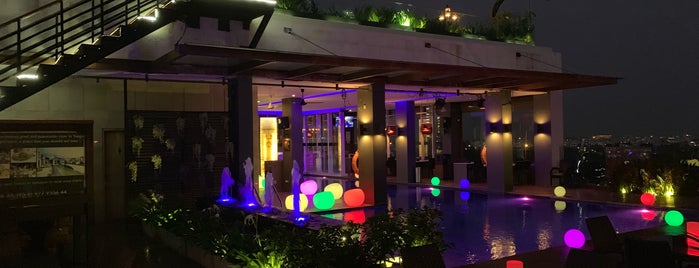 Piano Rooftop Pool Bar Parami Hotel is one of Y.