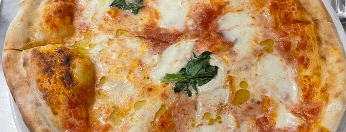 Pizzeria Il Pellicano is one of Top food in Istanbul.