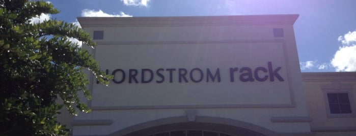 Nordstrom Rack is one of Locais curtidos por Tammy.