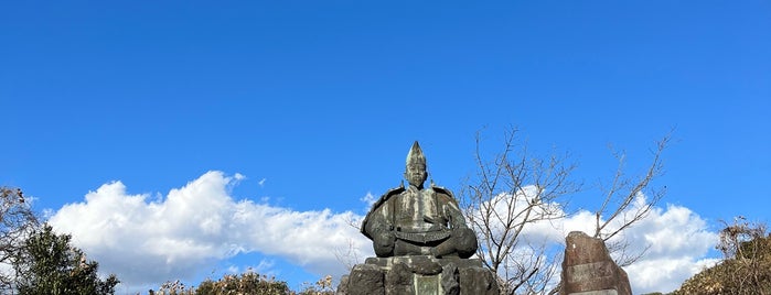 源頼朝公銅像 is one of 鎌倉.