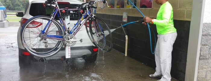 Buds Car Wash is one of Eric'in Beğendiği Mekanlar.