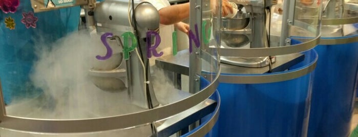 Brain Freeze Nitrogen Ice Cream & Yogurt Lab is one of Gespeicherte Orte von Jonathan.