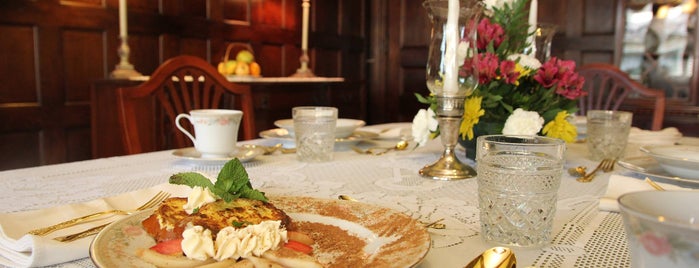 The Wallingford Victorian Inn is one of Bed and breakfast.