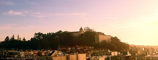 Lone Mountain is one of สถานที่ที่ Shawn ถูกใจ.