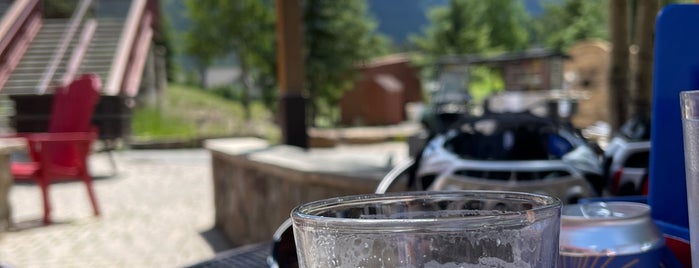 JJ's Rocky Mountain Tavern is one of Lugares favoritos de Jen.