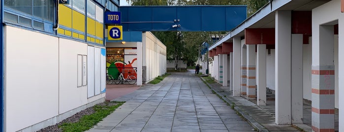 Siltamäen ostoskeskus is one of Ostarit.