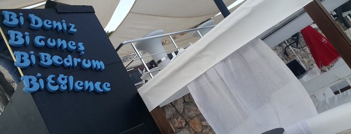 Bi Beach Club&Restaurant is one of Posti che sono piaciuti a Aslı Ayfer.