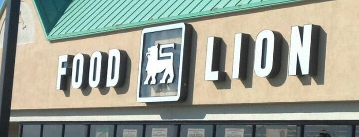 Food Lion Grocery Store is one of Tempat yang Disukai Asher (Tim).