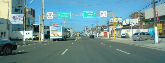 Avenida Almirante Álvaro Calheiros is one of Principais Ruas e Avenidas de Maceió.
