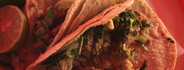 Tacos Del Chino is one of Tempat yang Disukai Soni.