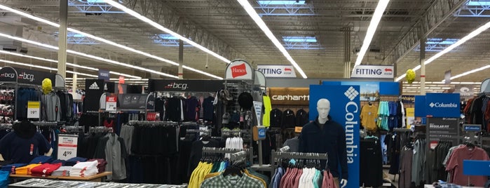 Academy Sports + Outdoors is one of Lieux qui ont plu à Monica.