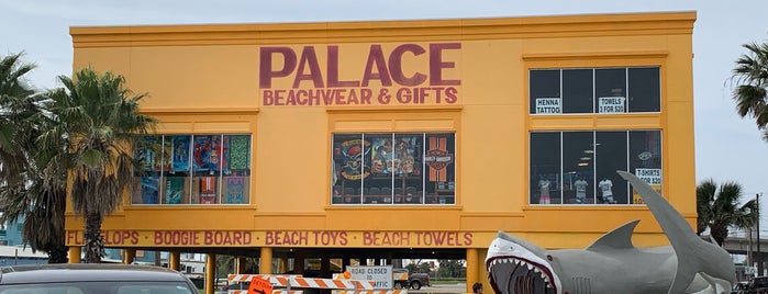 Palace Beachwear & Gifts is one of marqsean 님이 저장한 장소.