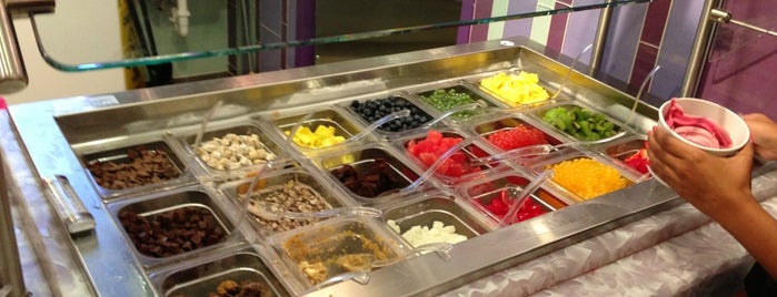 CUPS Frozen Yogurt is one of Posti salvati di ᴡ.