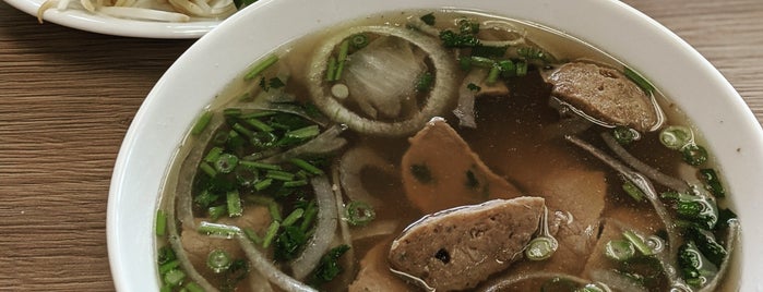 Pho Real is one of Lugares favoritos de Amby.