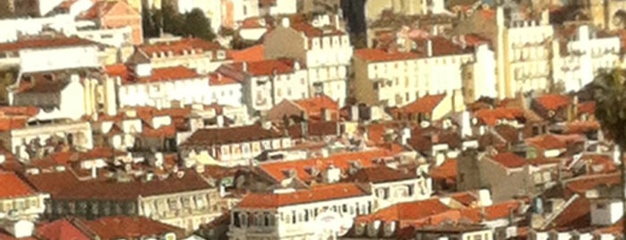 Смотровая площадка Сан Педру де Алкантара is one of Lisboa.