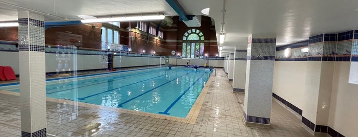 Glossop Swimming Pool is one of Glossop.