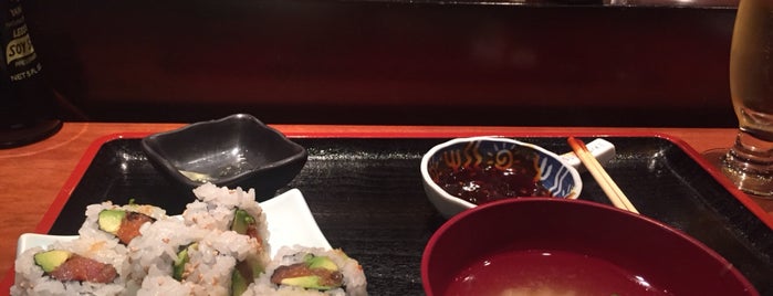 Sushi Sake is one of Locais curtidos por Yanira.