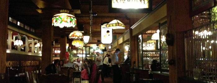 The Old Spaghetti Factory is one of Piccololas 님이 저장한 장소.
