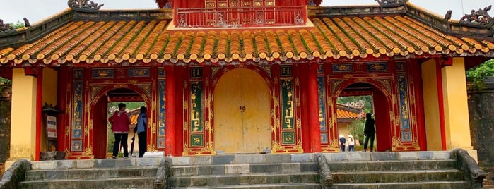 Hiên Dúc Môn / Hien Duc Gate is one of VjetŇam.