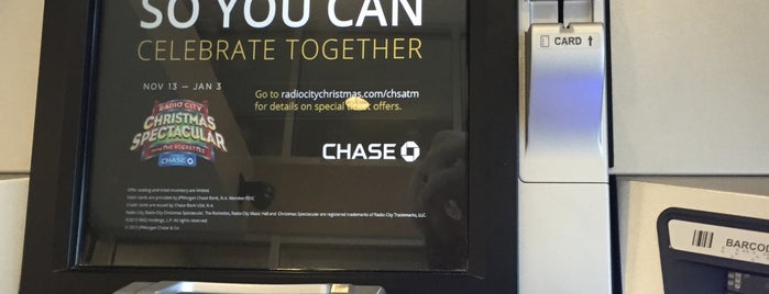 Chase Bank is one of Tempat yang Disukai Todd.