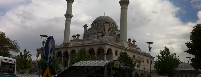 Hacıveyiszade Camii is one of places.