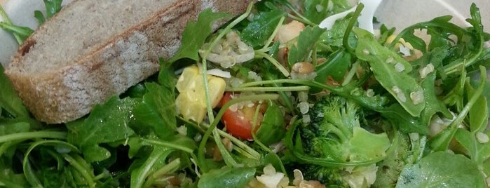 sweetgreen is one of Lugares favoritos de Eric.