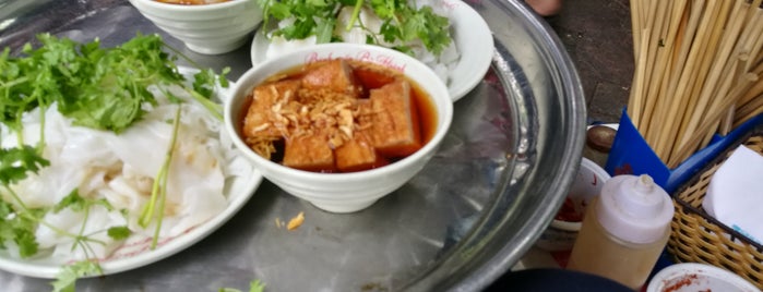 Bánh Cuốn Thanh Trì Bà Hoành is one of Orte, die Irene gefallen.