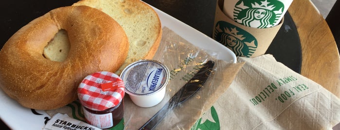 Starbucks is one of Lugares para Desayunar.