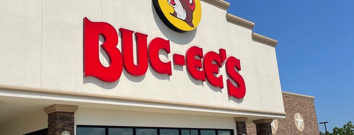 Buc-ee's is one of SooFabさんのお気に入りスポット.