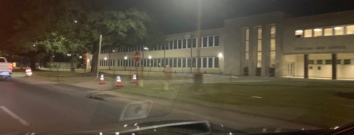 Istrouma High School is one of Lieux qui ont plu à SooFab.