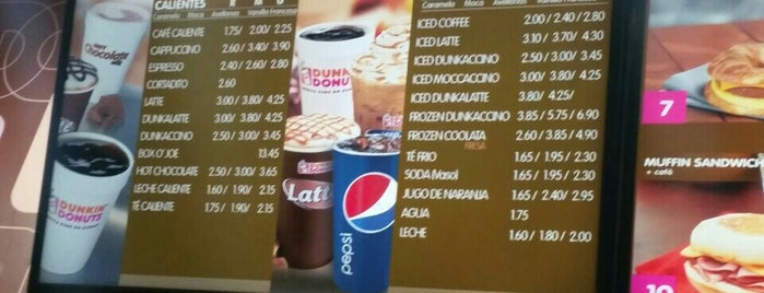 Dunkin Donuts is one of Locais curtidos por Omar.