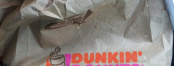 Dunkin' is one of Lugares favoritos de Kandyce.