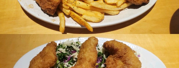 California Fish Grill is one of Phillip'in Beğendiği Mekanlar.